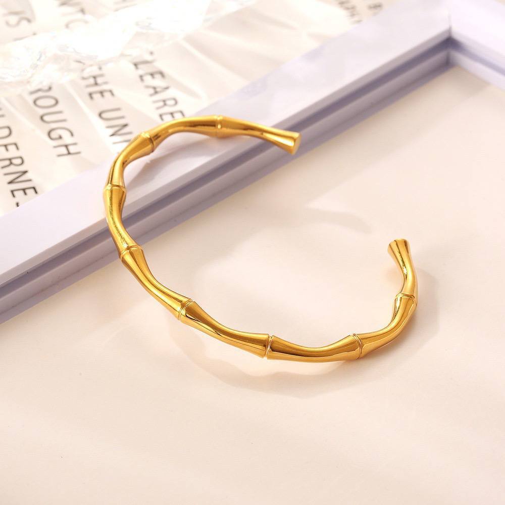 Product Title:
Elegant Bamboo-Inspired Gold Bracelet