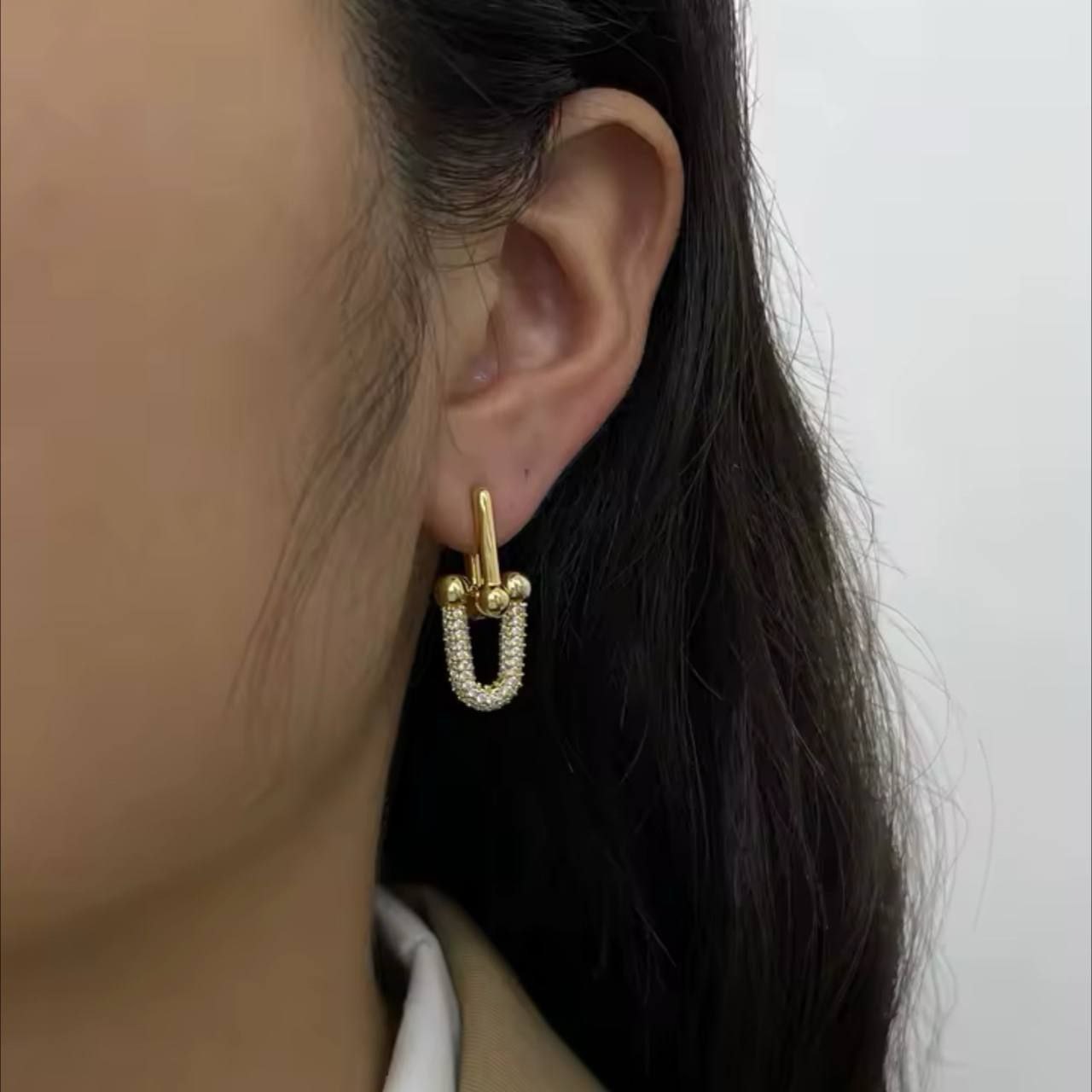 🛍️ Product Name

Tiffany-Style Snap Earrings – Gold-Plated with Zircon Stones