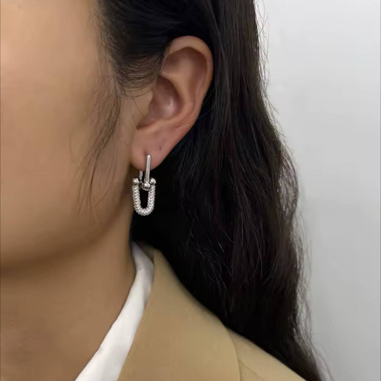 🛍️ Product Name

Tiffany-Style Snap Earrings – Gold-Plated with Zircon Stones