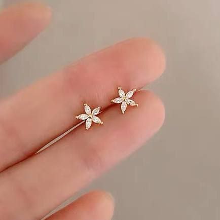 Product Name

Stainless Steel Barbell Piercing with Zircon Balls – Single Piece