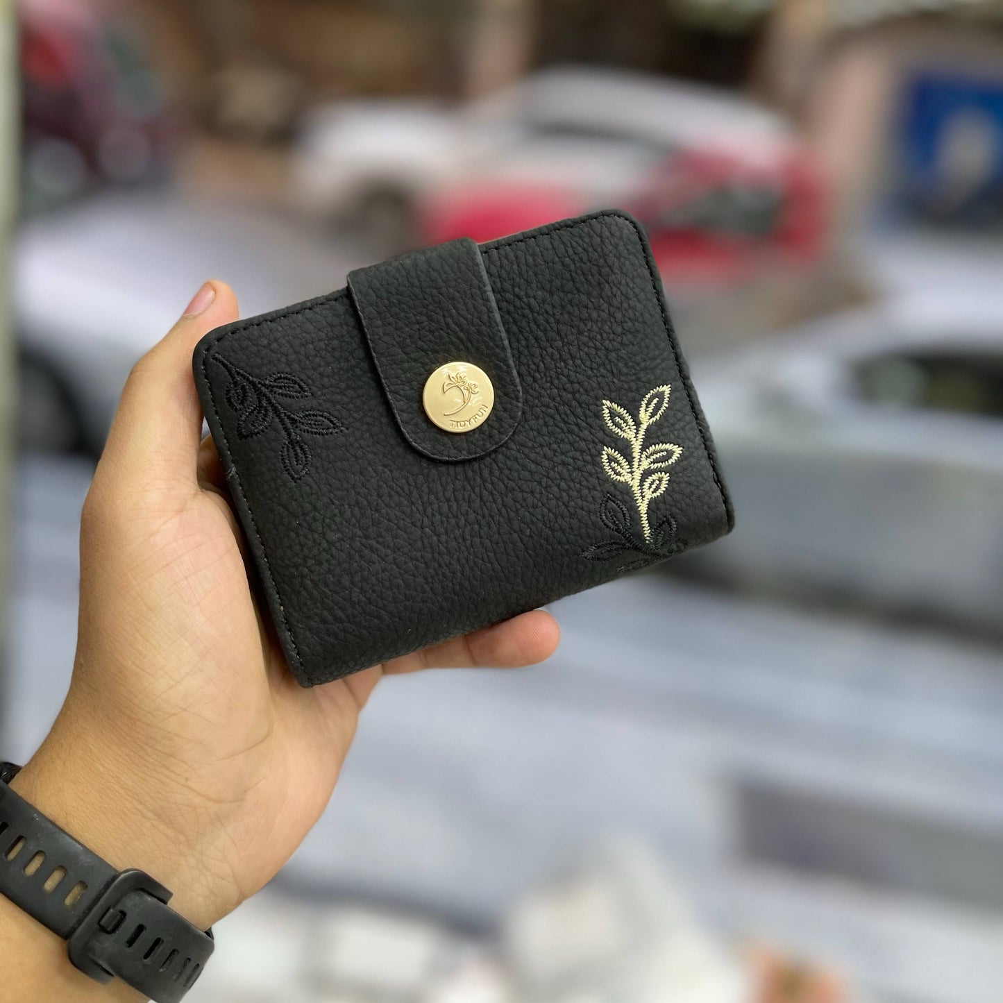 ✨ Product Title:
Elegant Embroidered Leaf Pattern Wallet – Soft PU Leather, Compact & Stylish