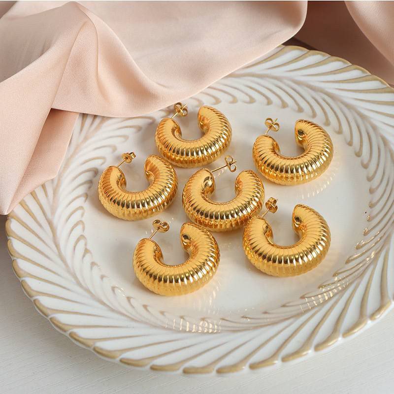 Product Name:
Lightweight Hollow Chinese Gold Plated Earrings – Real Gold Water Plating