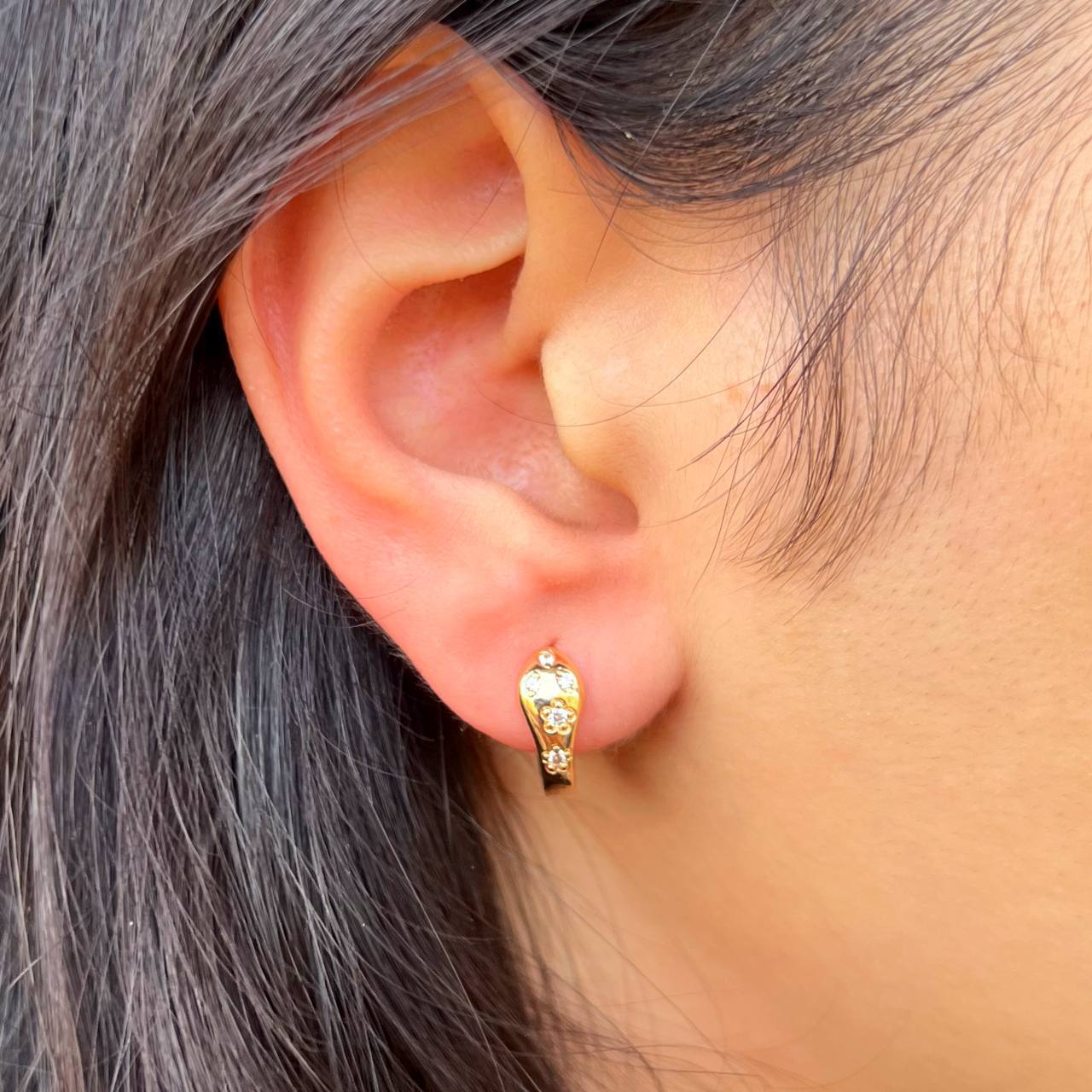 Product Name

Gold-Plated Chinese Stud Earrings – Pair