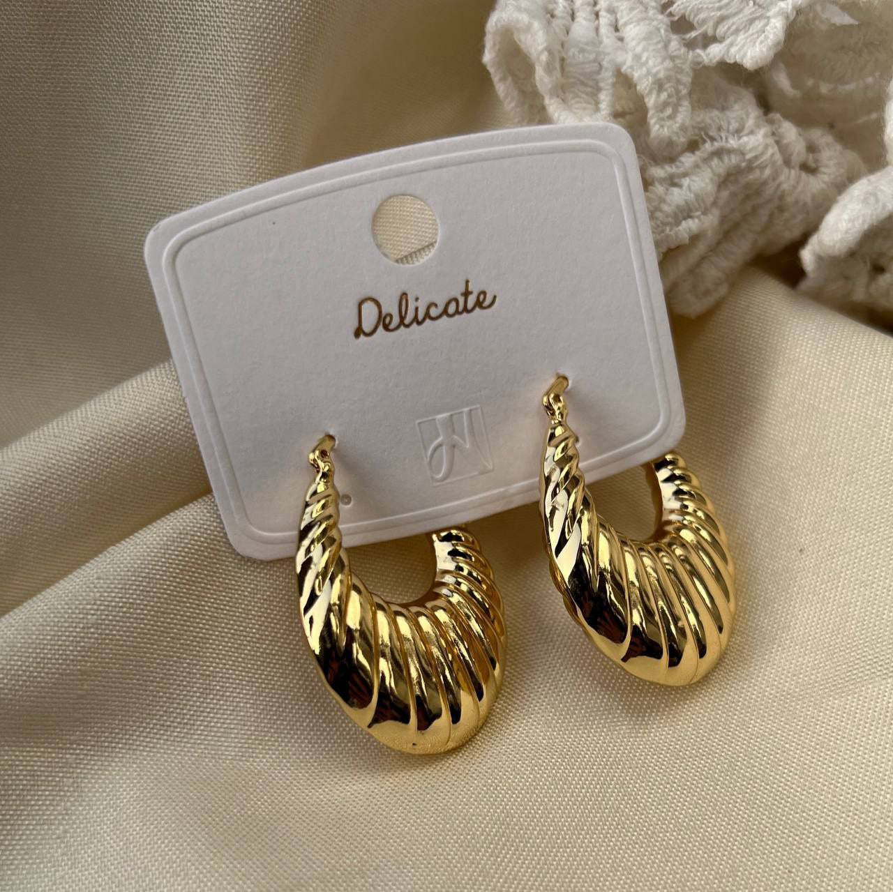Product Name:
Lightweight Hollow Chinese Gold Plated Earrings – Real Gold Water Plating