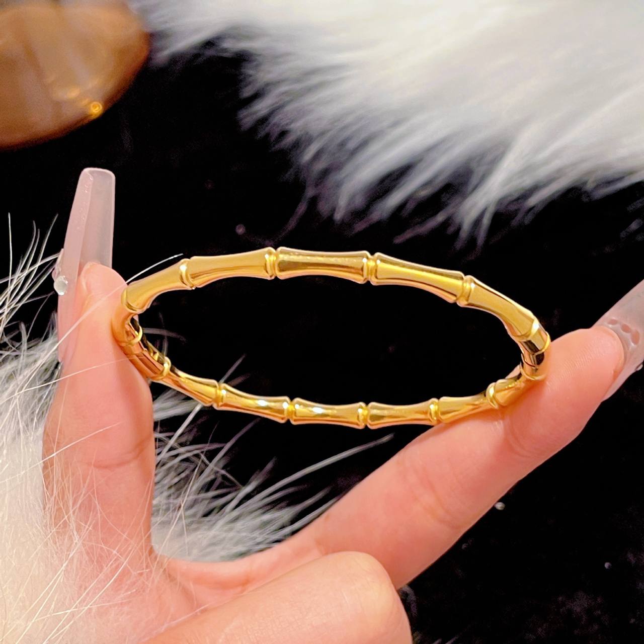 Product Title:
Classic Bamboo-Inspired Gold Bangle
