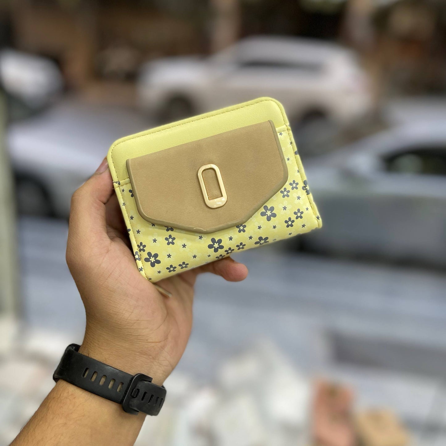 🔹 Product Name 

Floral Pink & Beige Mini Wallet